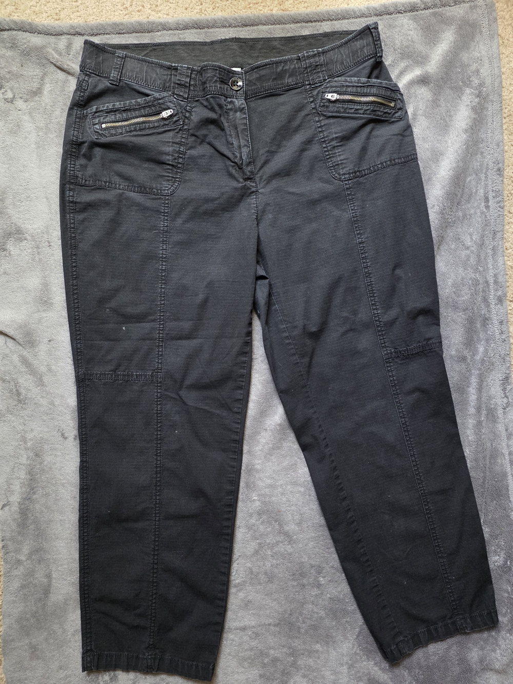 Chico's Black Cropped Capris